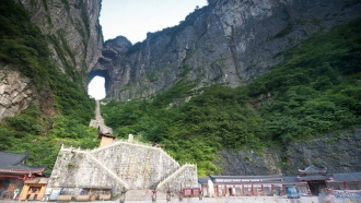 一價全含之 魅力湘西全景6日游 ……長沙-韶山-張家界-天門山（玻璃棧道），玻璃橋（云天渡）-大型晚會-芙蓉鎮-鳳凰古城