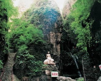 【坡地洞天】百里峽、仙西山水洞寨、玻璃棧道、竹筏漂流純玩三日