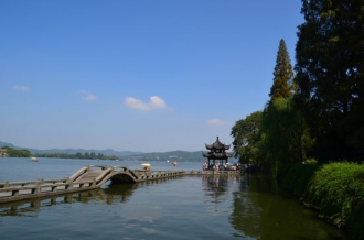 A77盛情踩線7月、4大景區(qū)聯(lián)手、獨(dú)家美味、精美禮品---【青山湖龍蝦風(fēng)情節(jié)】南京+蘇滬杭【牛氣沖天】（牛首山+周莊+報(bào)恩盛典+青山湖）精品（3鉆）四日